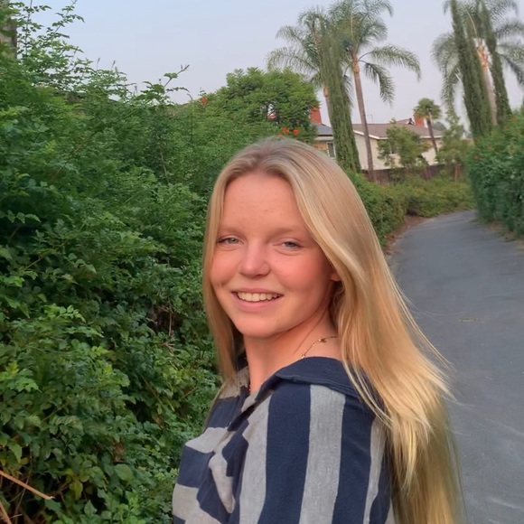 Meet your Posher, Emily - Picture 1 of 1